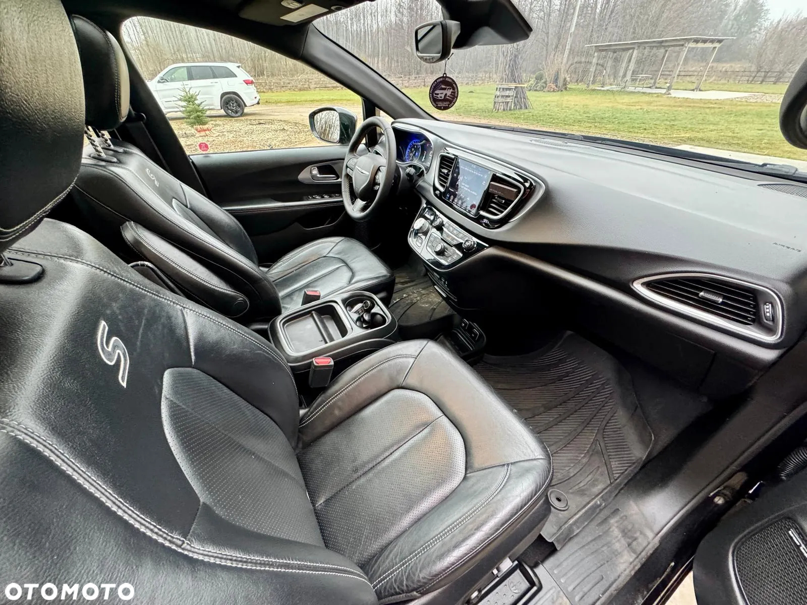 Chrysler Pacifica - 13