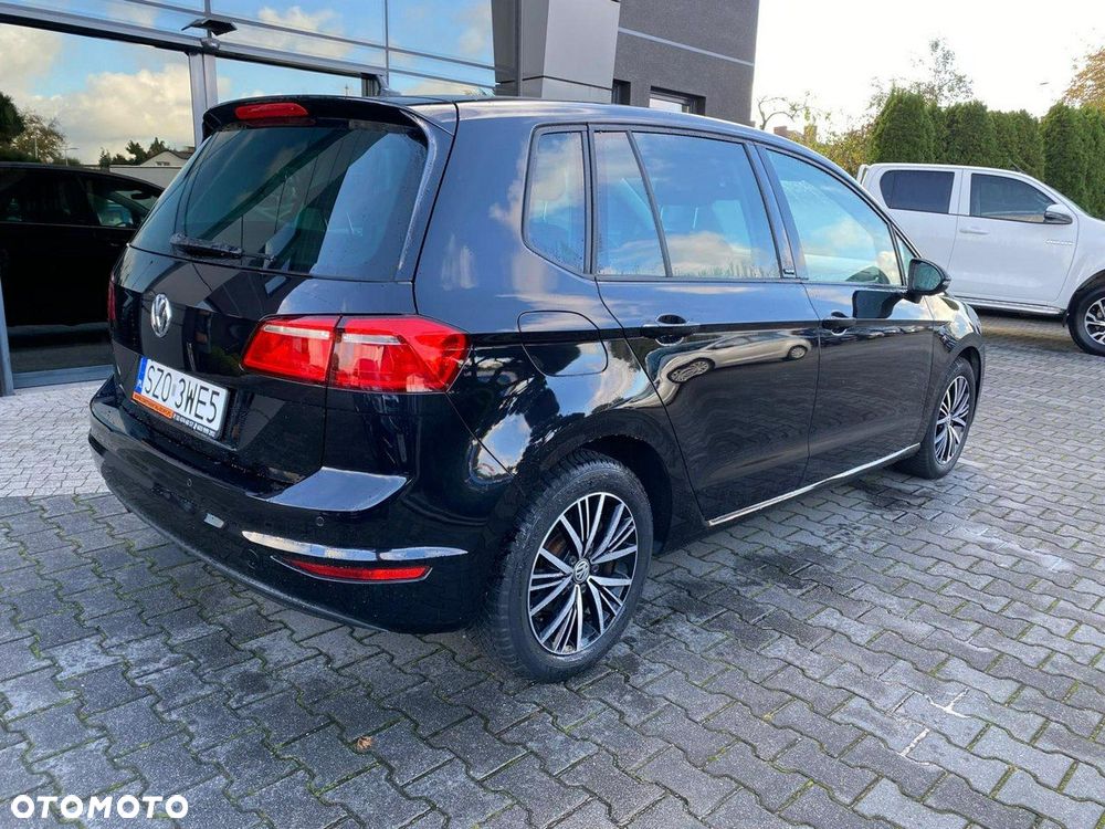Volkswagen Touran - 4