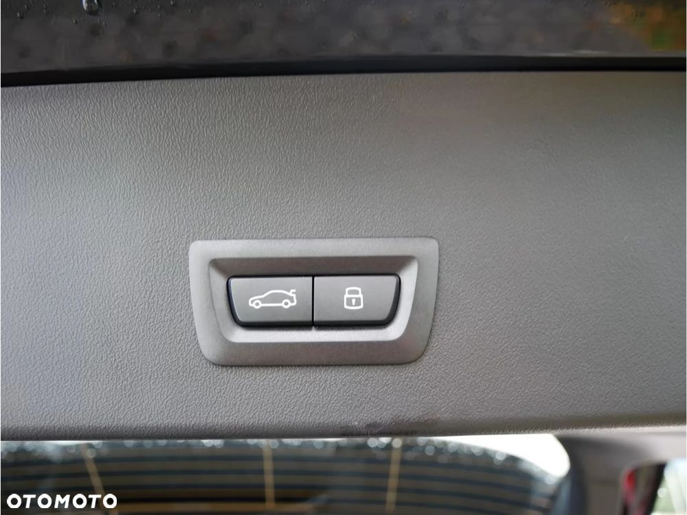 BMW X3 xDrive40d mHEV - 33