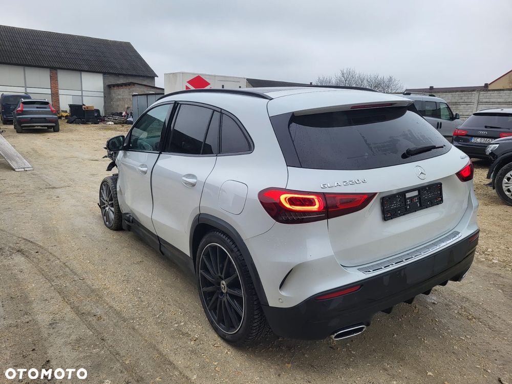 Mercedes-Benz GLA 220 d 4Matic 8G-DCT AMG Line - 10