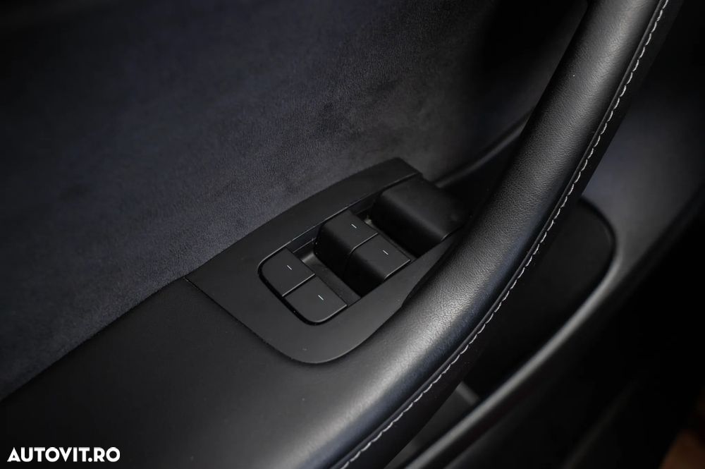 Tesla Model 3 Long Range AWD Premium - 27