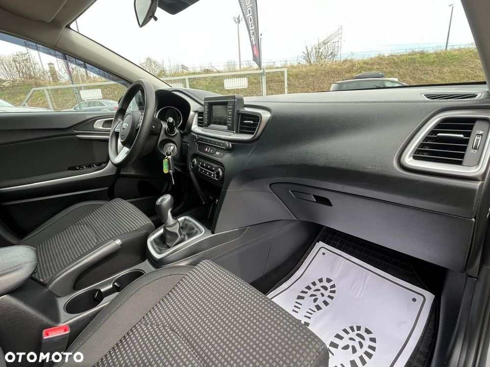 Kia Ceed - 37