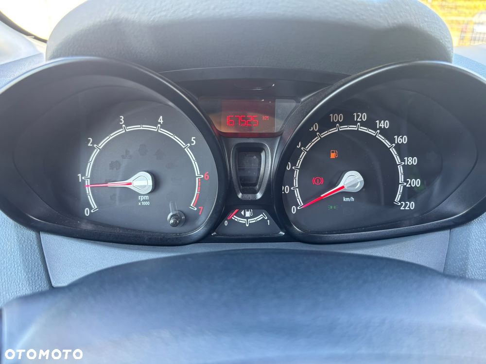 Ford Fiesta - 25