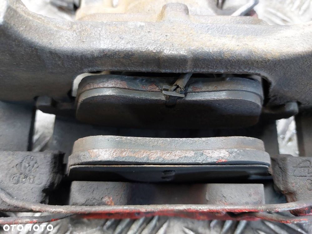 TARCZE HAMULCOWE PRZÓD + KLOCKI + ZACISKI AUDI A4 B8 2.0 TDI - 4