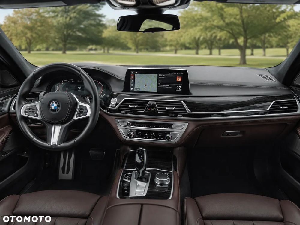 BMW Seria 7 750i xDrive - 15