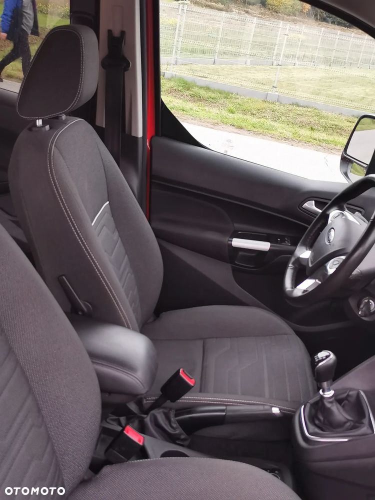 Ford Tourneo Connect Grand - 17
