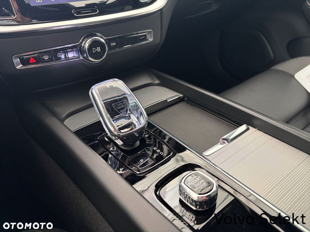 Volvo V60 B4 B Plus Dark - 32