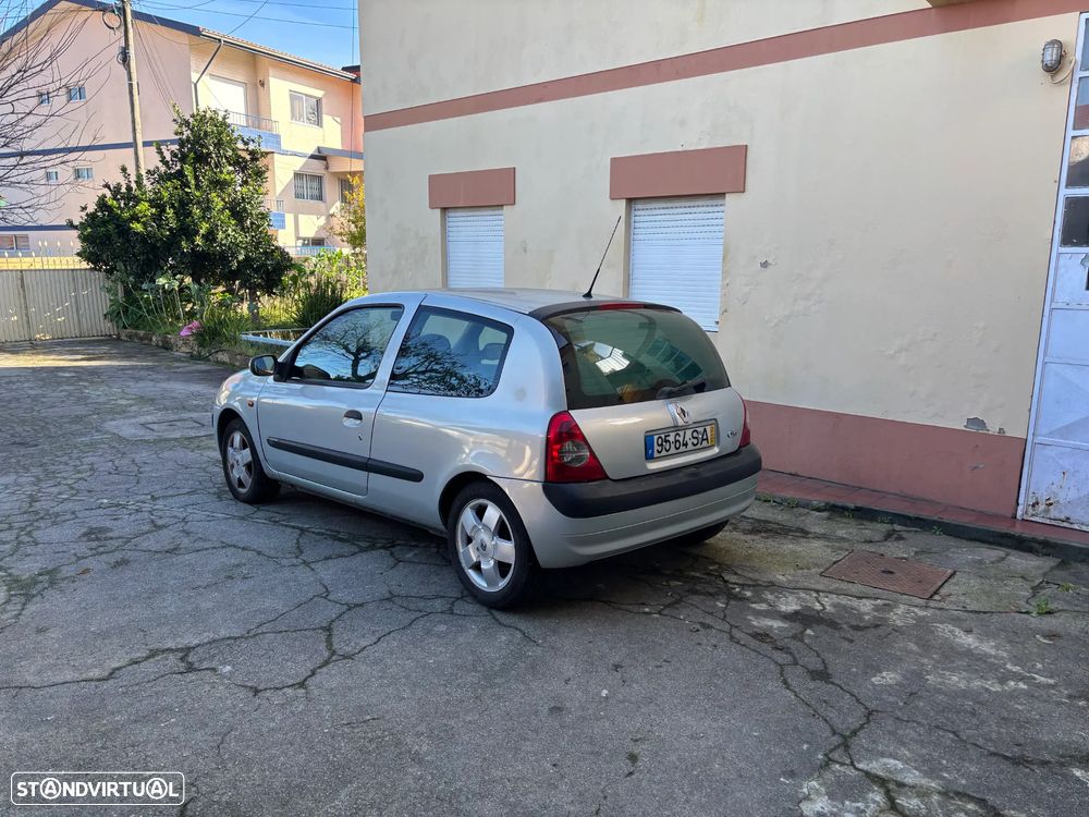 Renault Clio 1.2 16V Privilège - 3