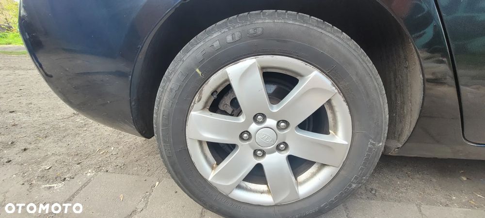 Kia Carens 2.0 CRDi Tour - 13