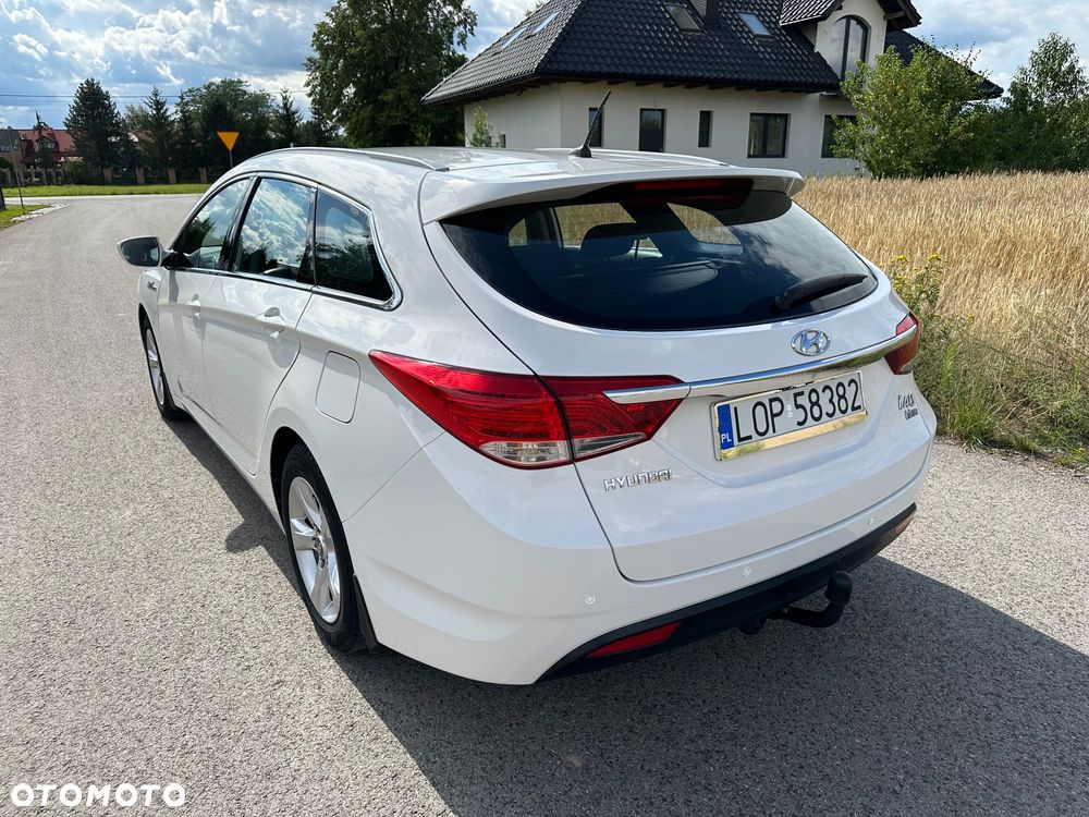 Hyundai i40 Kombi blue 1.6 Family - 8