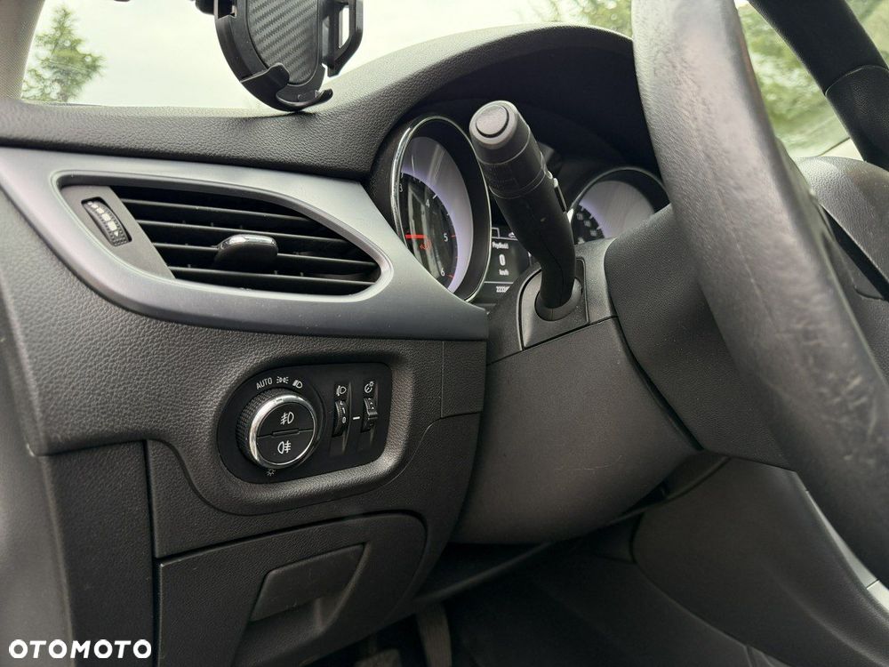 Opel Astra 1.6 CDTI Essentia - 31