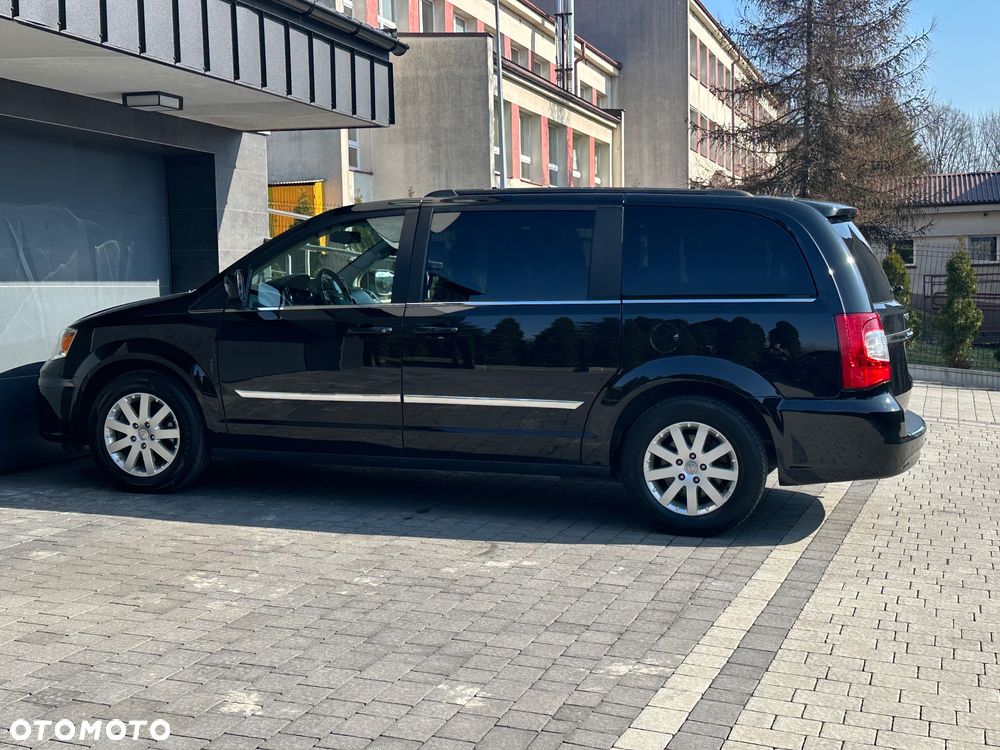 Chrysler Town & Country - 3