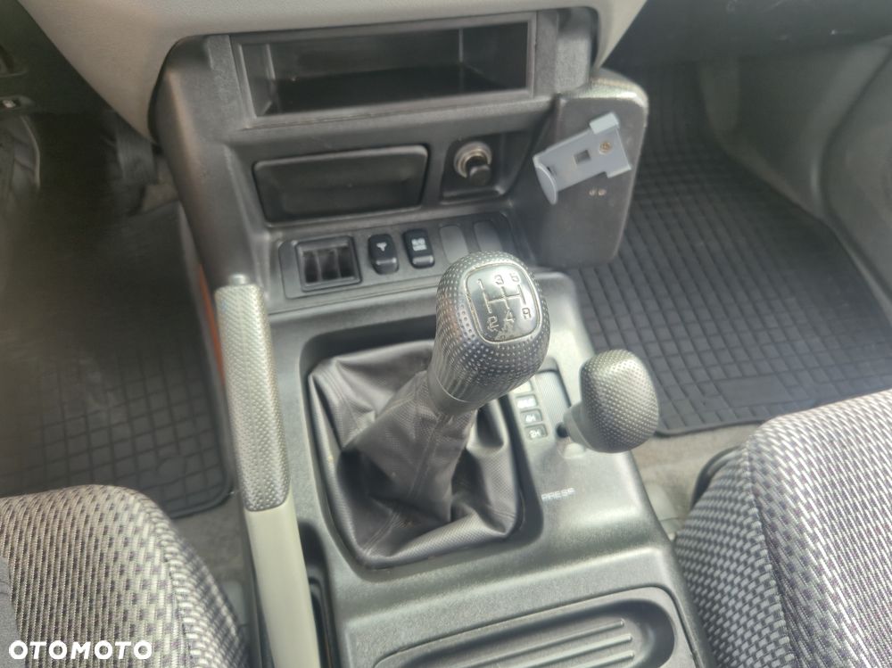 Mitsubishi Pajero - 9