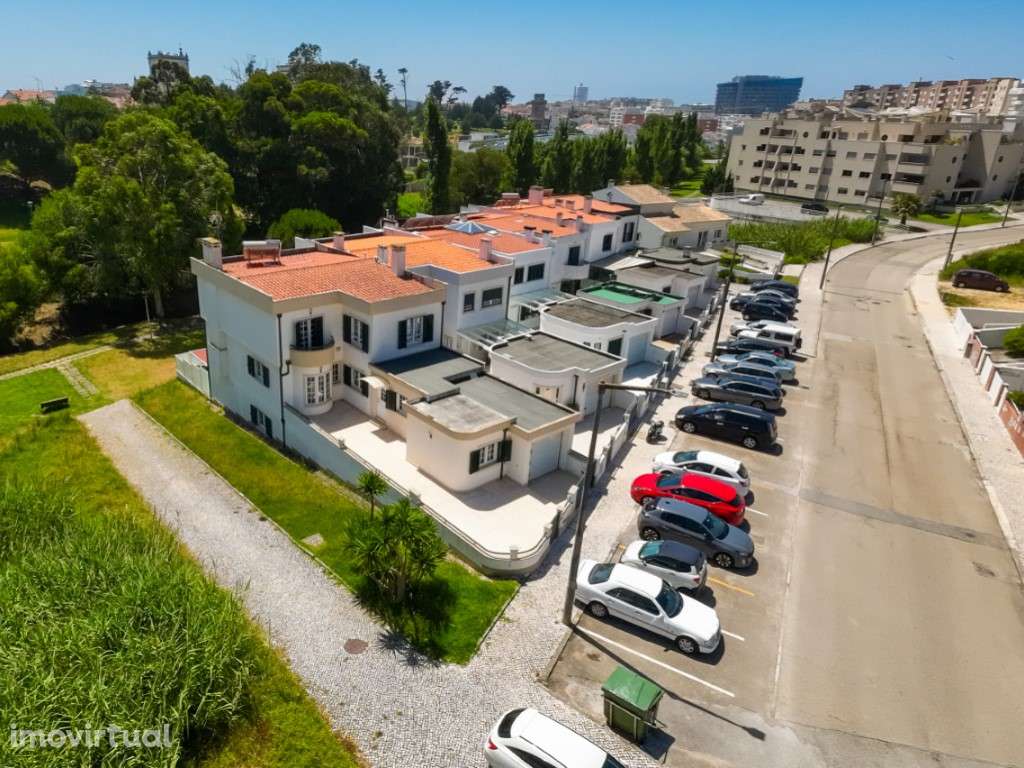 Moradia T4+1 com Garagem e 4 Casas de Banho - Junto ao Sotto Mayor,... - Grande imagem: 4/28