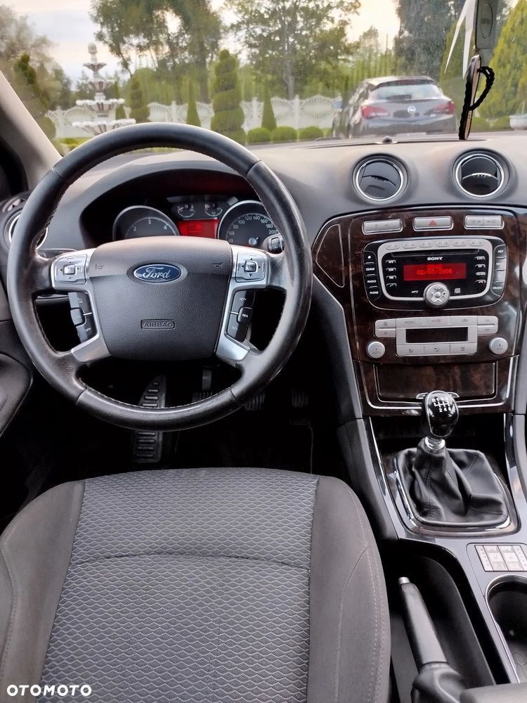 Ford Mondeo 2.0 TDCi Ghia - 13
