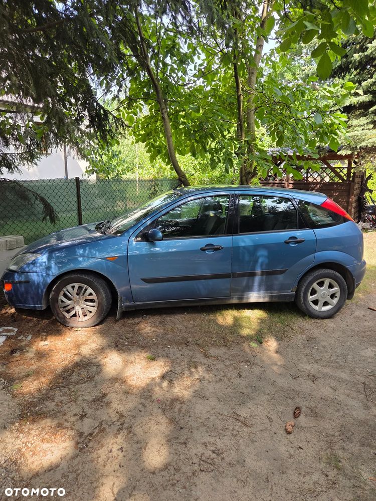 Ford Focus 1.6 Ambiente - 4