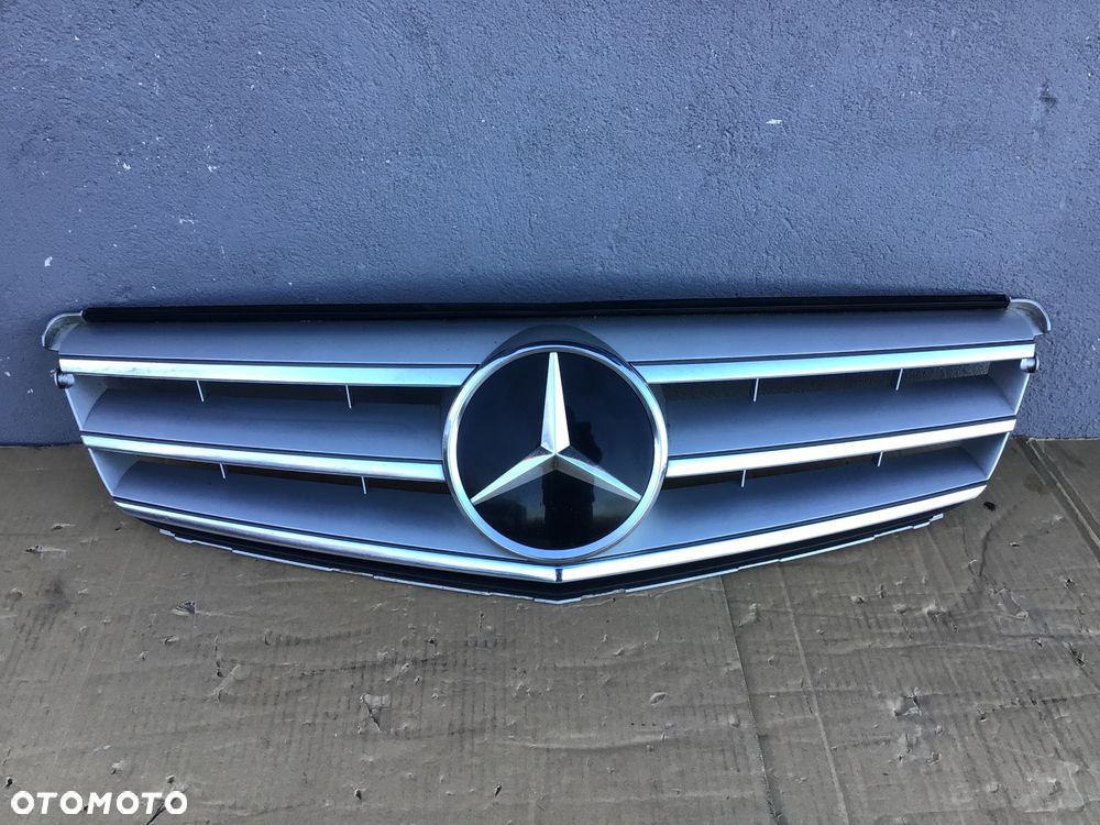 Grill Atrapa Mercedes C-klasa 204 Lift Distronic E -klasa 207 - 1