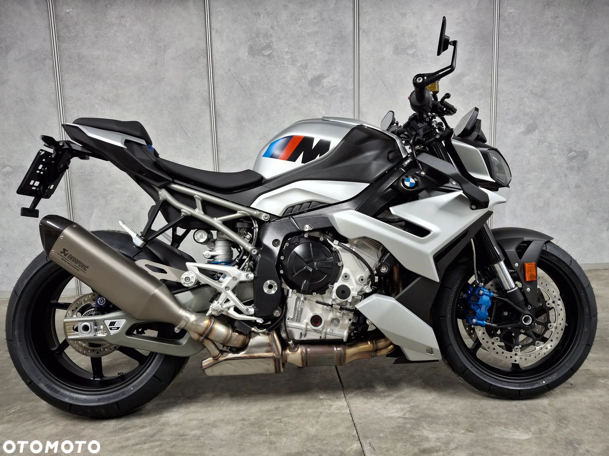 BMW S - 1
