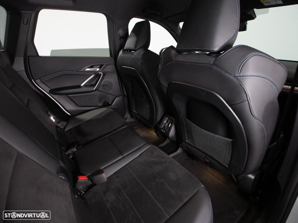 BMW iX1 eDrive20 - 11