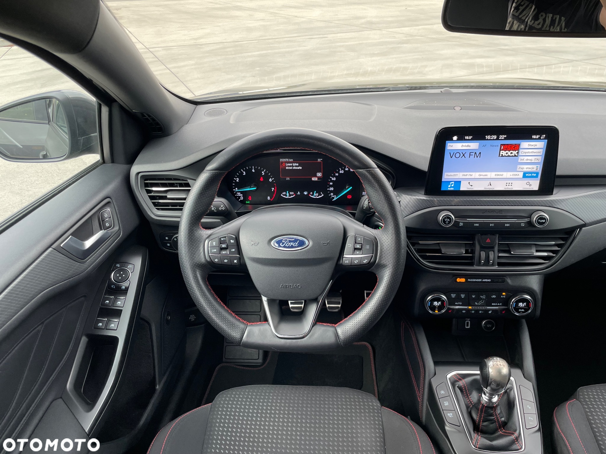 Ford Focus Turnier 1.0 EcoBoost Start-Stopp-System ST-LINE - 19