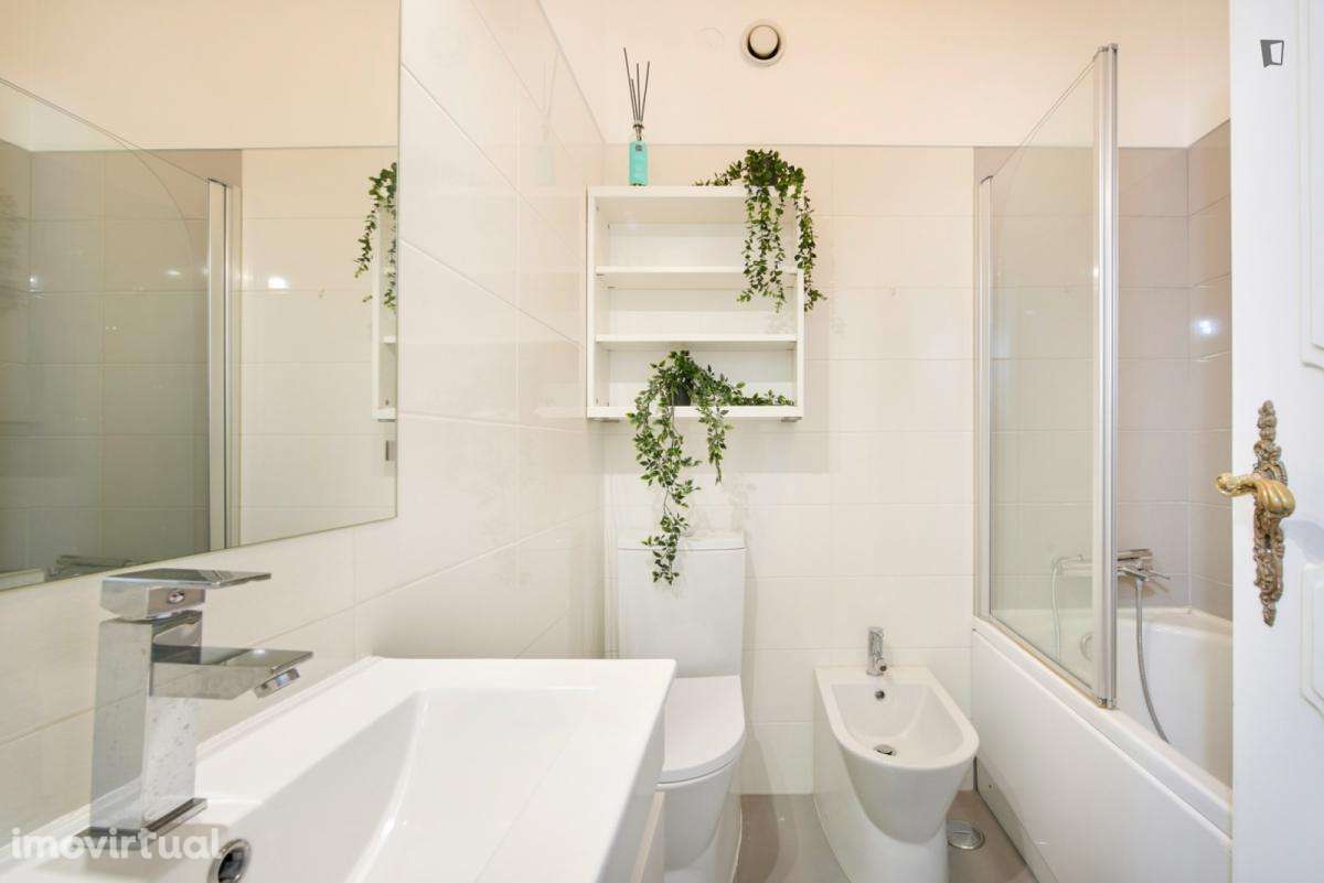 Quarto - localizado em Benfica Lisbon - Grande imagem: 5/17