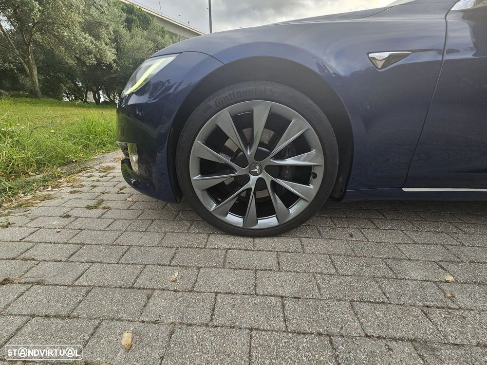 Tesla Model S - 4