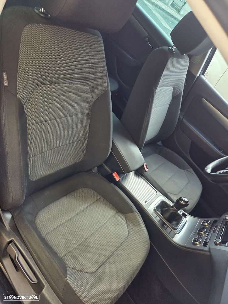 VW Passat 1.6 TDI Confortline - 12
