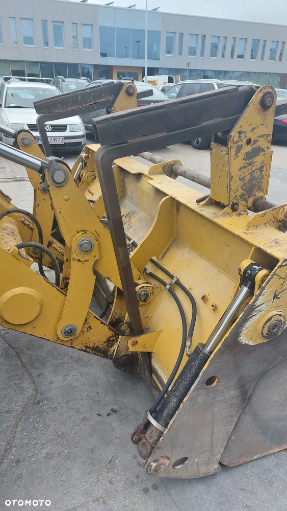 Caterpillar 432F2 - 24