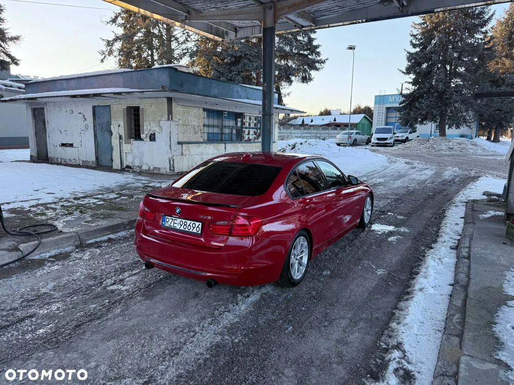 BMW Seria 3 335i Sport Line - 3