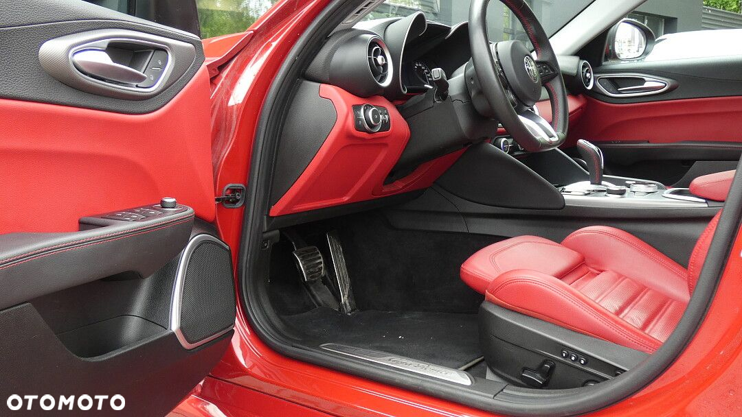 Alfa Romeo Giulia - 11