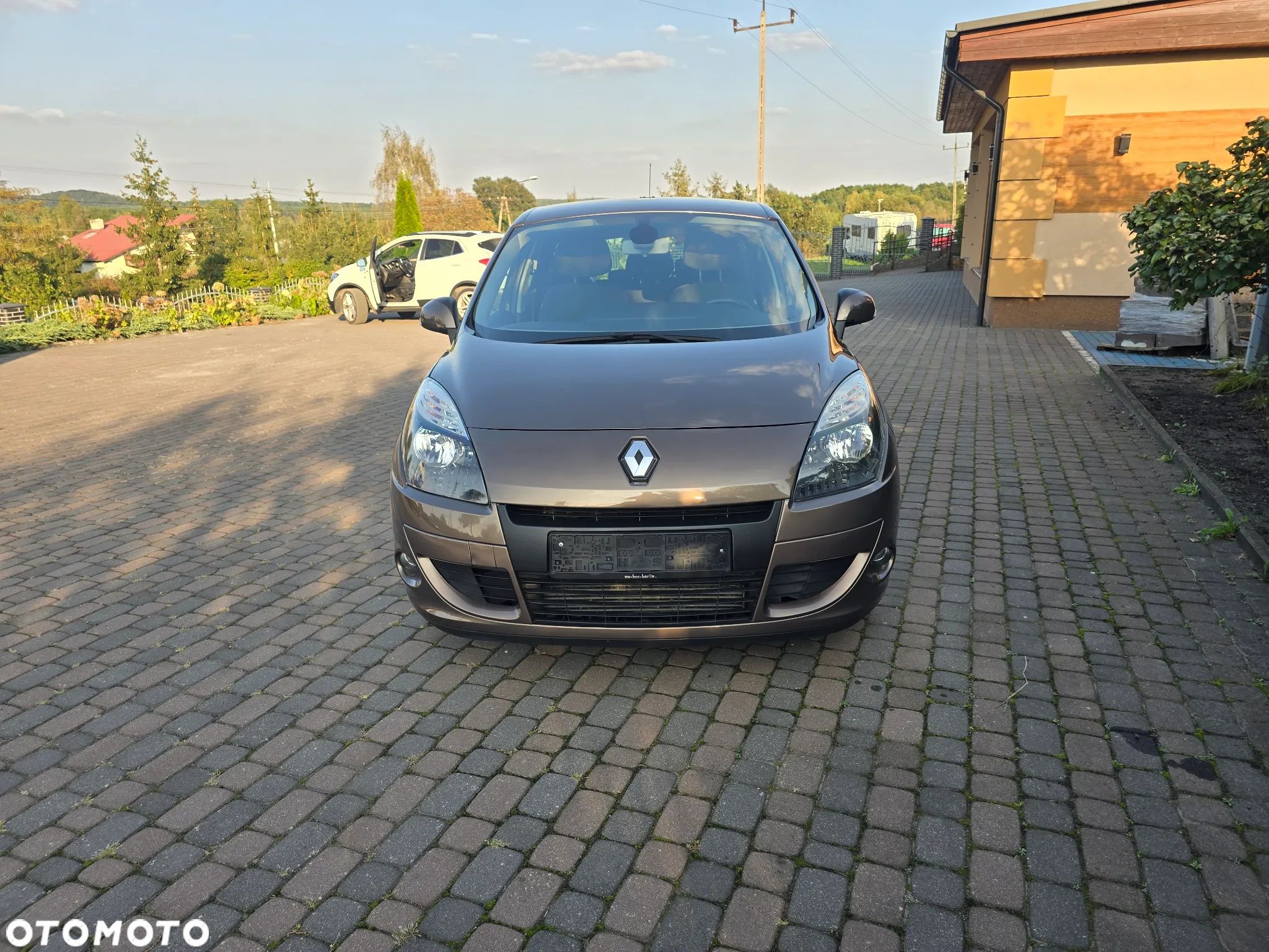 Renault Grand Scenic - 1