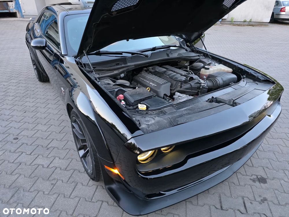 Dodge Challenger - 11