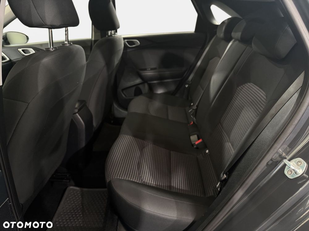 Kia Ceed - 12