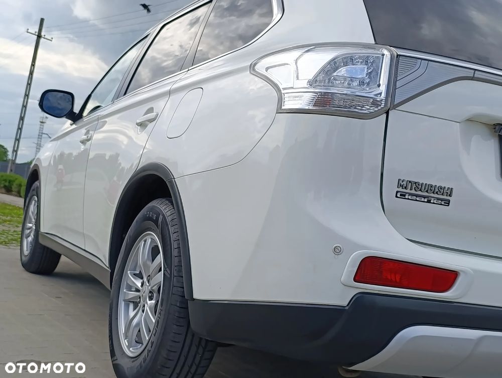 Mitsubishi Outlander 2.0 Intense + Navi 4WD CVT - 29
