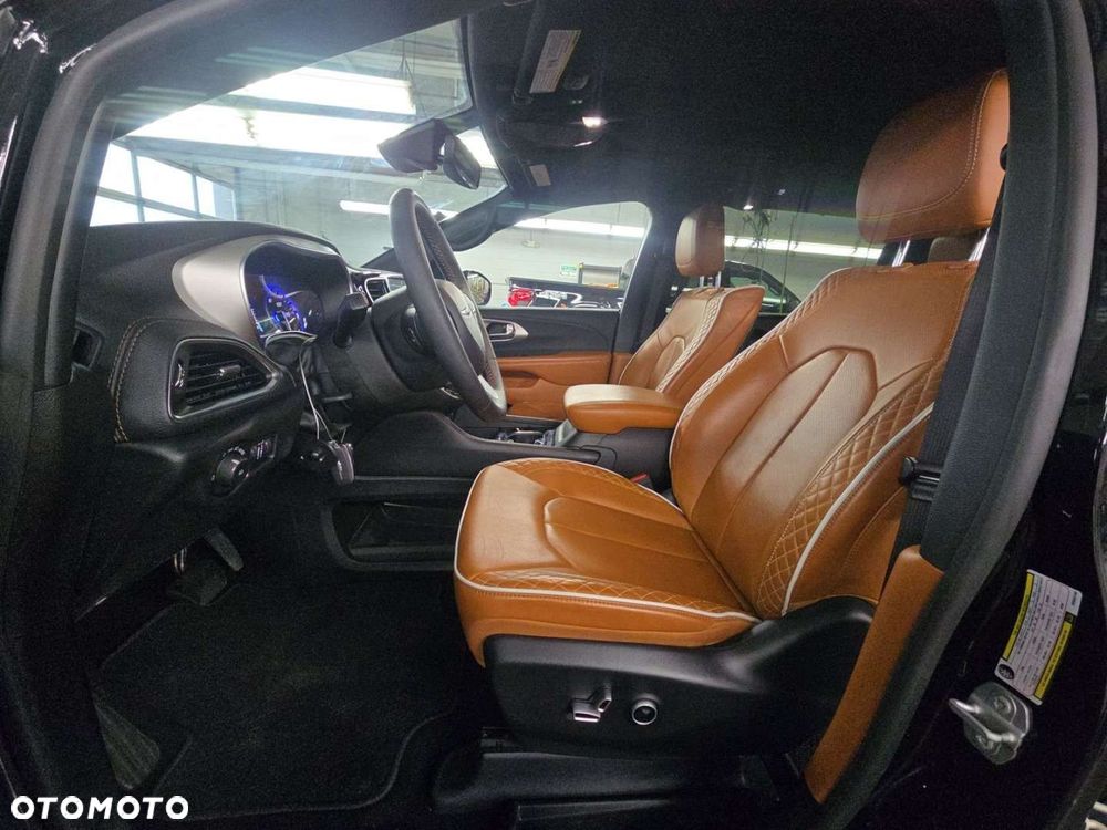 Chrysler Pacifica - 7