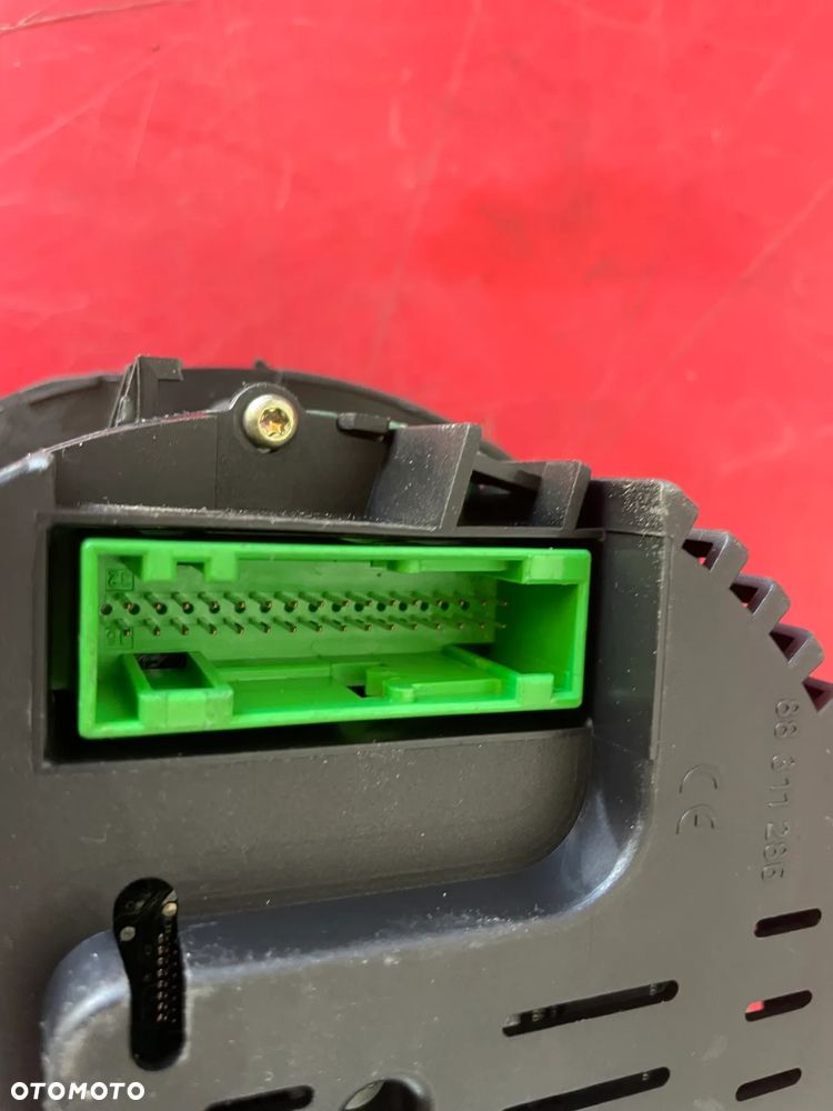 LICZNIK 8Z0920900A Audi A2 - 4