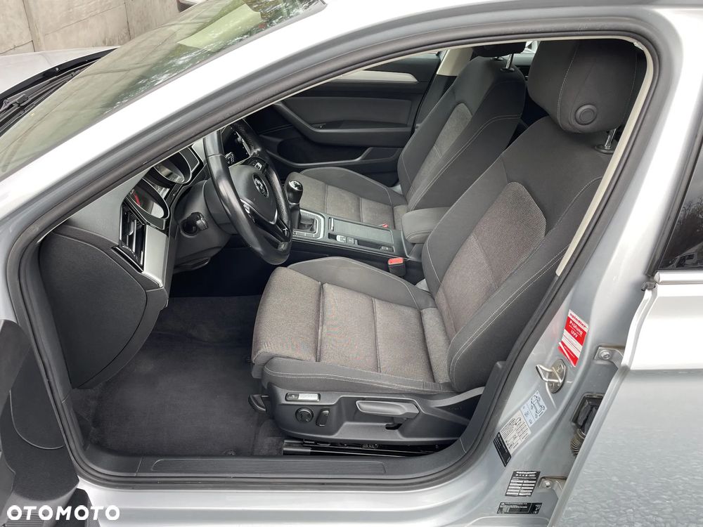 Volkswagen Passat - 13