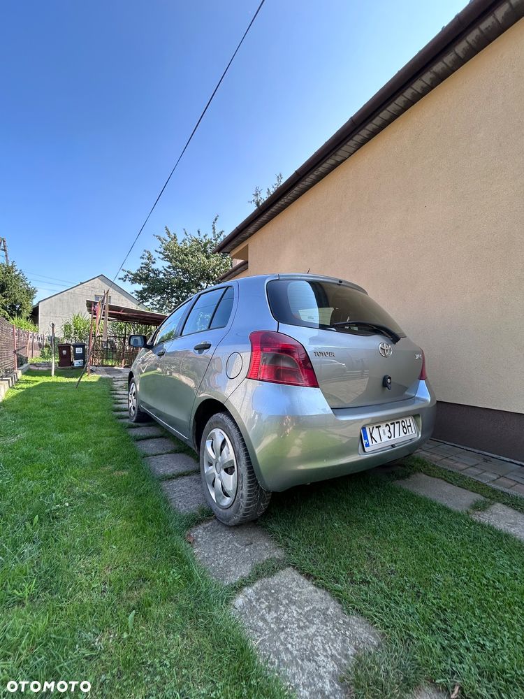 Toyota Yaris - 4