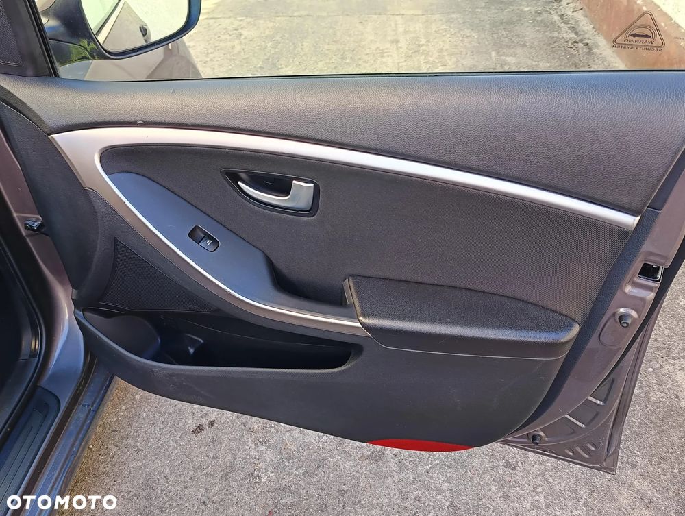 Hyundai i30 blue Kombi 1.6 GDi Style - 27