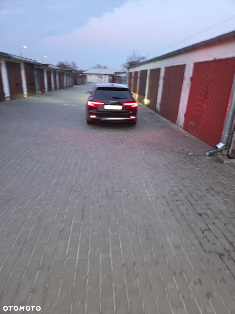 Audi A4 Avant 40 TFSI S tronic S line - 32
