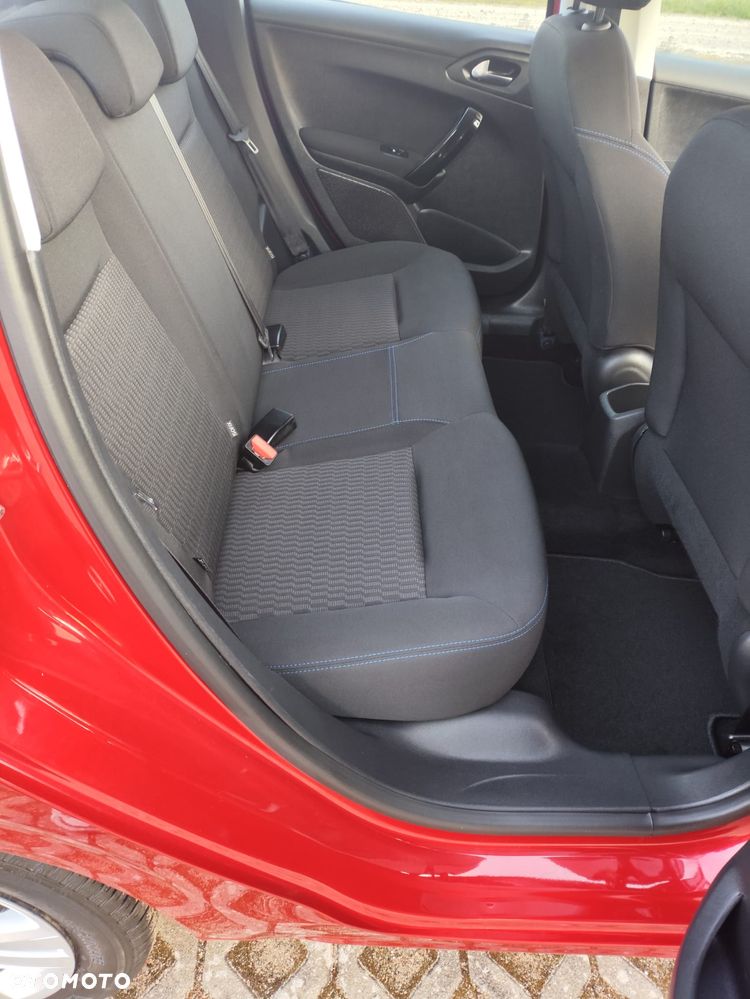 Peugeot 208 - 17