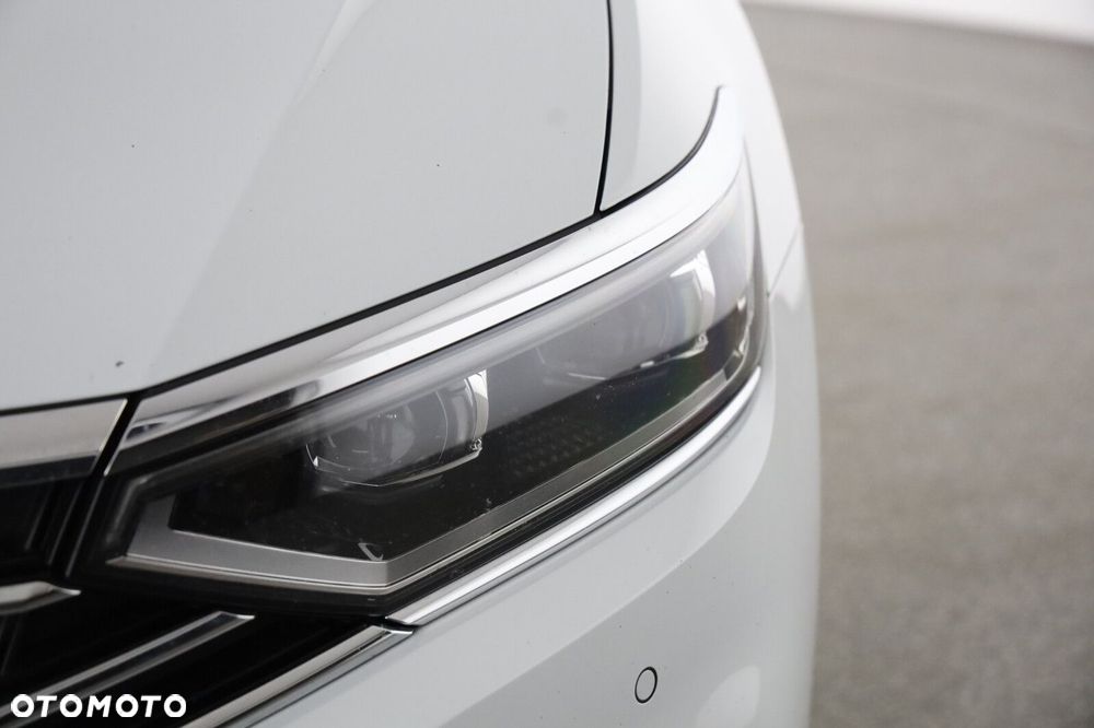 Volkswagen Passat - 30
