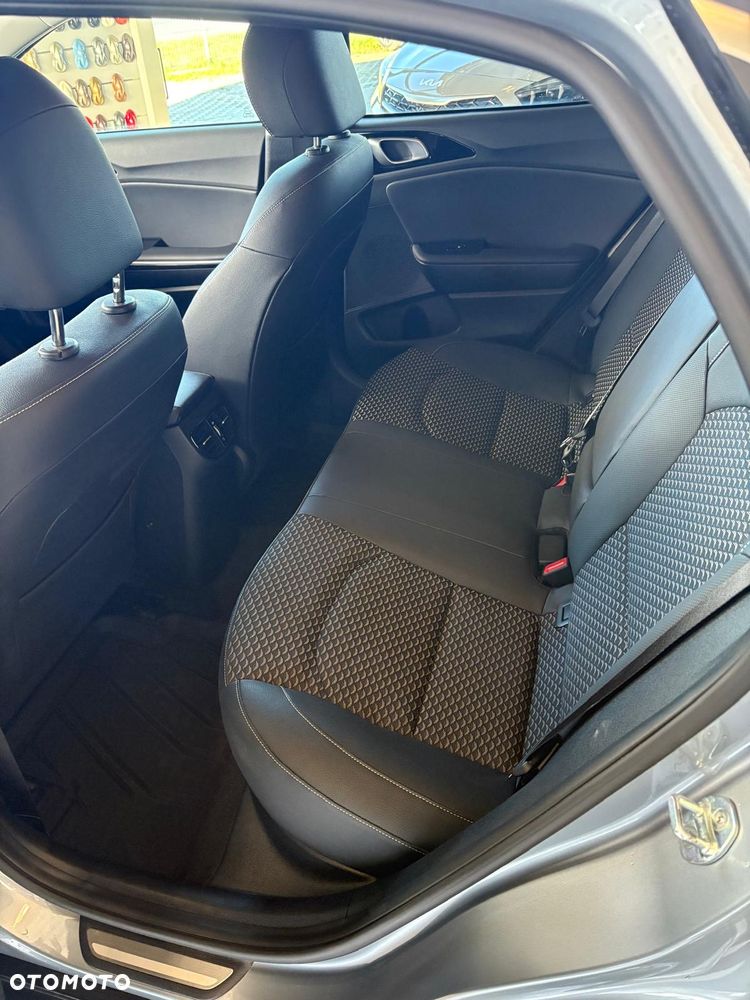 Kia XCeed 1.5 T-GDI L Business Line - 11