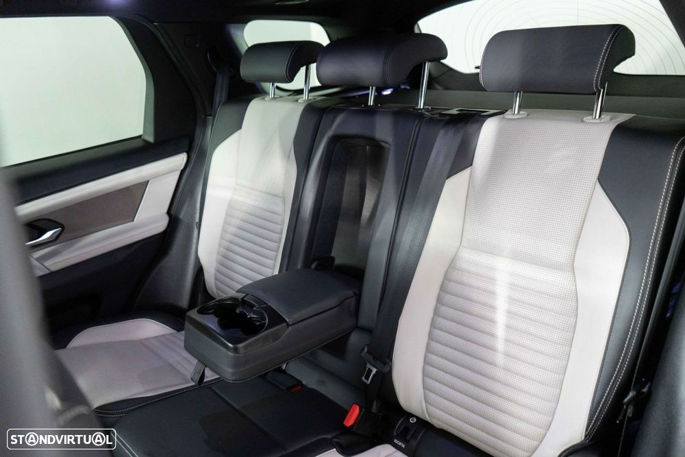 Land Rover Discovery Sport 1.5 I3 P300e AWD R-Dynamic HSE - 10