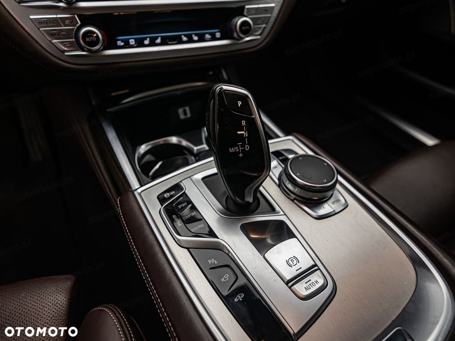 BMW Seria 7 740d xDrive - 25