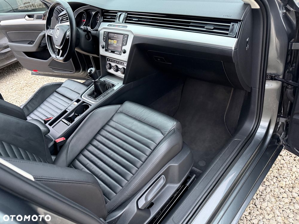 Volkswagen Passat 2.0 TDI (BlueMotion Technology) Highline - 23