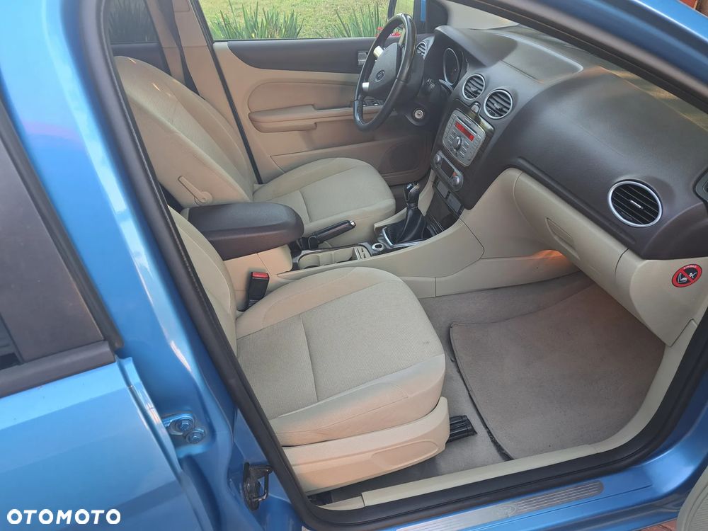 Ford Focus 2.0 Ghia - 16