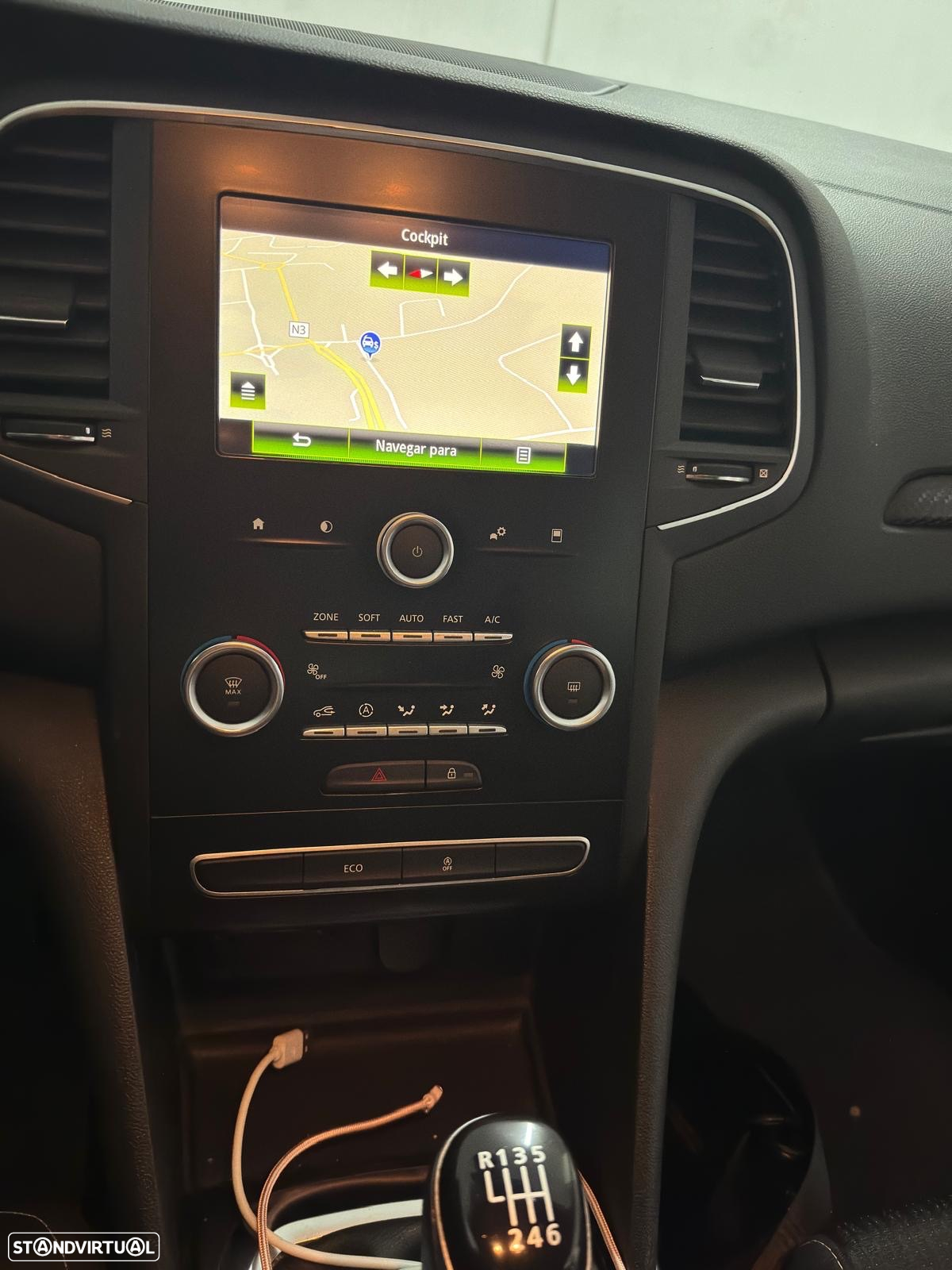 Renault Mégane 1.5 dCi Zen ECO - 10