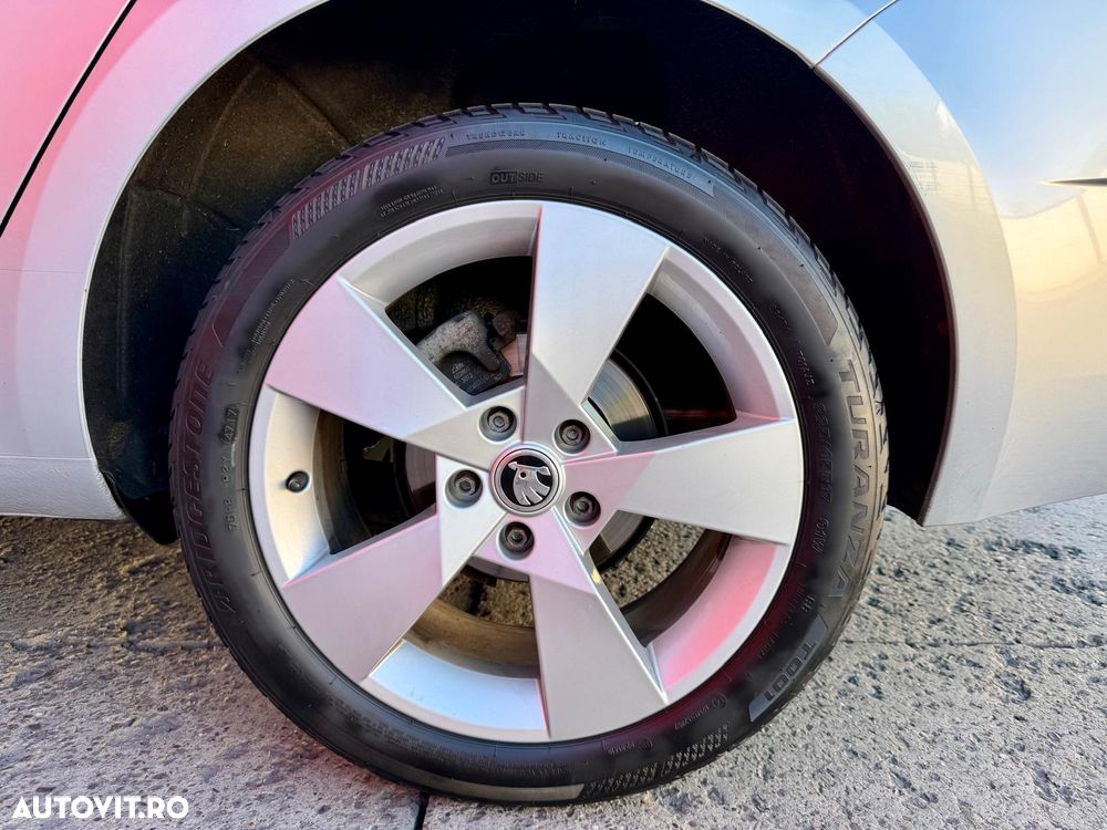 Skoda Octavia 2.0 TDI DSG Premium Edition - 8