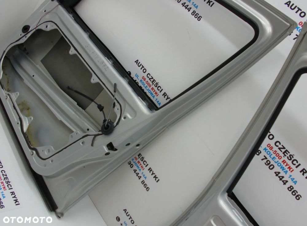 VW Golf 4 IV Drzwi prawe lewe przód LB7Z - 13